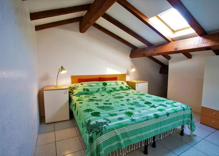 Marina Corsa 3 6 Persons 150 M Sandy *